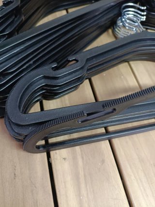 SONGMICS Perchas Plástico Negro x50