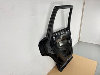 Puerta trasera izquierda VW Touareg 7P0833311