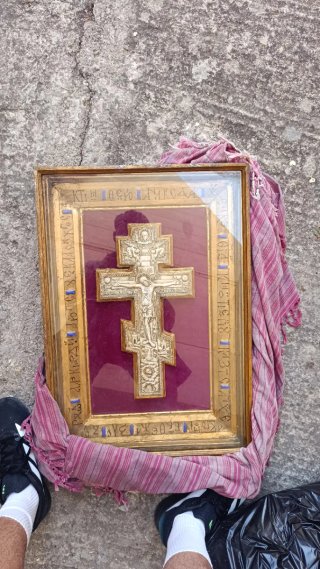 Cuadro religioso con cruz ortodoxa