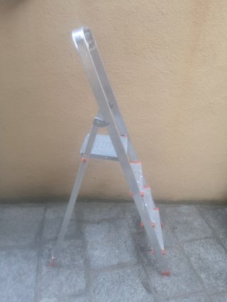 Escalera metálica 4 peldaños