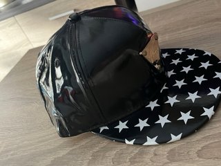 Gorra Hater Negra Plana Estrellas Blancas