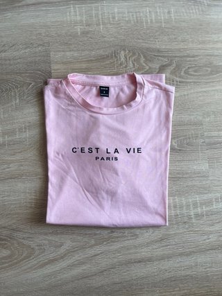 Camiseta SHEIN rosa talla S C'est la vie