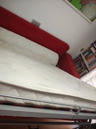 Sofá cama 3 plazas,diseño italiano. Buen estado