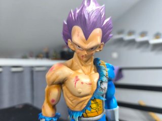 Figura Vegeta Ultra Ego Dragon Ball y Super 31cm