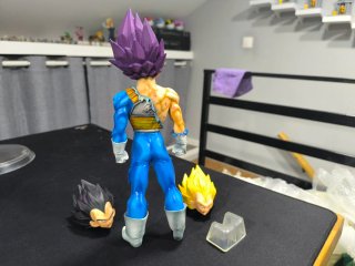 Figura Vegeta Ultra Ego Dragon Ball y Super 31cm