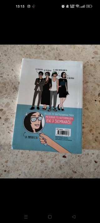 Libro con varias ilustraciones