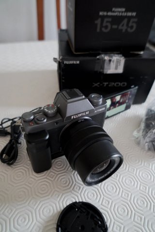 Fujifilm X-T200 + Grip y Accesorios