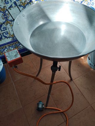 Paellera Saeten con soporte y bombona