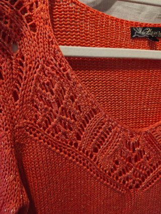Jersey Koroshi coral calado con brillo
