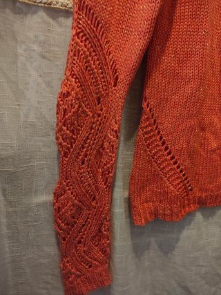 Jersey Koroshi coral calado con brillo