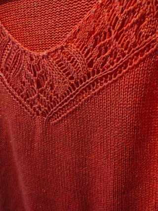 Jersey Koroshi coral calado con brillo