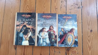 Varias colecciones Dragonlance y Juego de Tronos