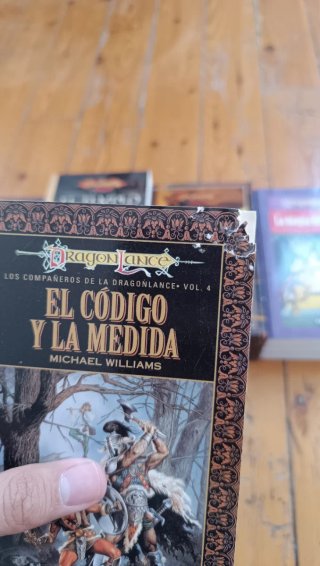 Varias colecciones Dragonlance y Juego de Tronos