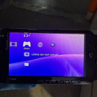 Consola PSP 3004 Negra + Cargador + Tarjeta 8GB