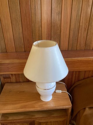 2 Lámparas de Mesa Blancas y Doradas
