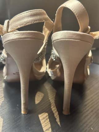 Tacones Uterqüe Joya Beige y Plateados joya nude