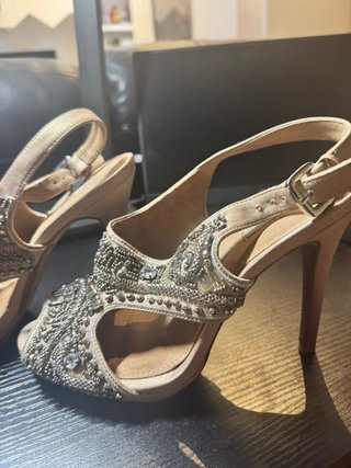 Tacones Uterqüe Joya Beige y Plateados joya nude