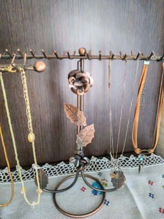 Pareja expositores collares vintage metal