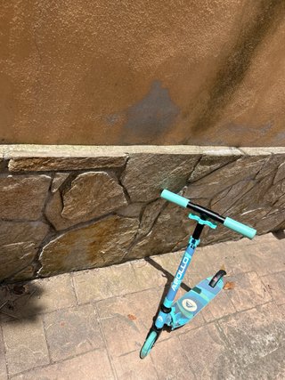 Patinete infantil azul y blanco