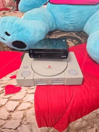 Console PlayStation 1 (PS1) e Nintendo Wii U