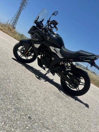 Moto Voge 300DS Negra
