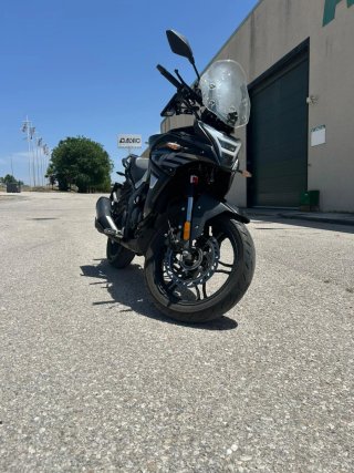 Moto Voge 300DS Negra