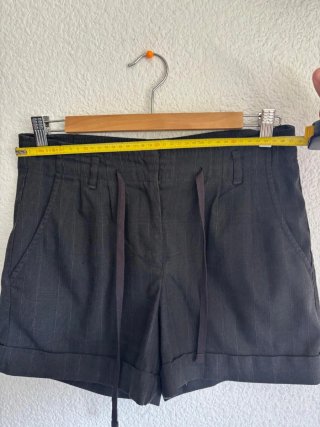 Pantalón corto Mango gris