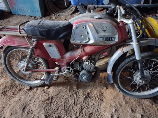 Motobécane Mobylette Roja y Plateada