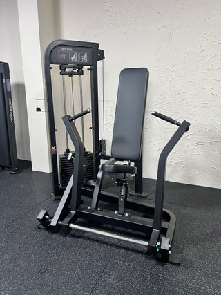 Maquinaria de musculacion profesional.