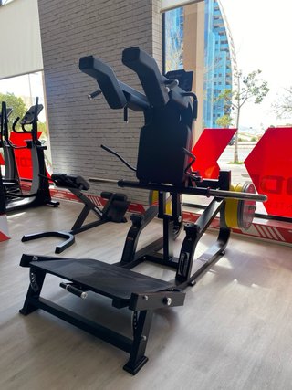 Maquinaria de musculacion profesional.