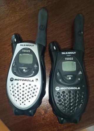 2 Walkie Talkies Motorola T5525 T5022