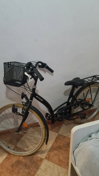 Bicicleta de paseo negra