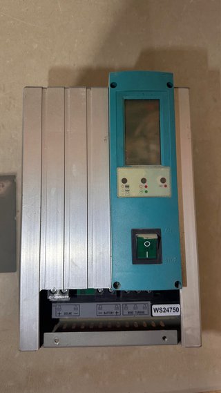 Controlador Solar-Eólico Híbrido 24V