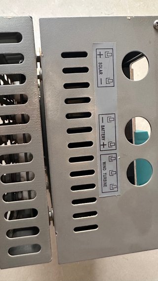 Controlador Solar-Eólico Híbrido 24V
