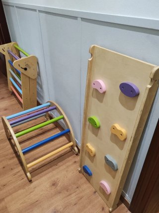 Gimnasio de madera para niños