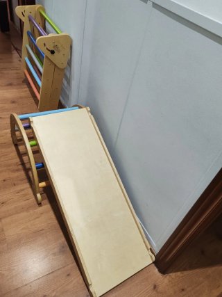 Gimnasio de madera para niños