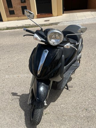 Piaggio Beverly 500 Scooter Negra