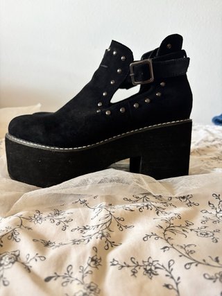 Botas plataforma negras tachuelas