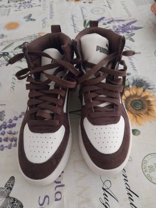 Zapatillas Puma altas marrones y blancas