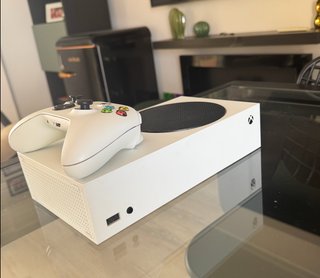 Xbox Series S + Mando Blanco