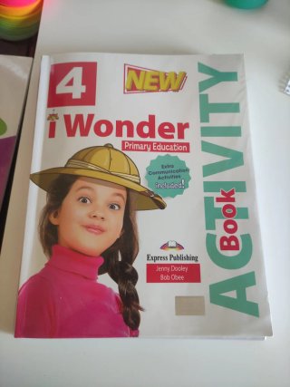 Los tres libros de inglés I WONDER 4° Primaria