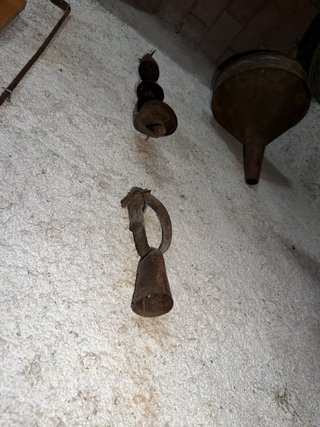 Antigüedades: Campanas/Candelabro