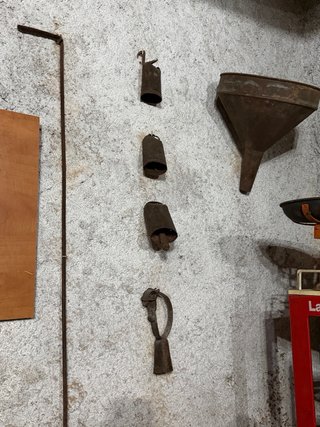 Antigüedades: Campanas/Candelabro