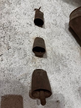 Antigüedades: Campanas/Candelabro