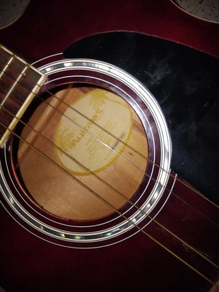 Guitarra Acústica Roja