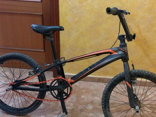 Bicicleta BMX Negra