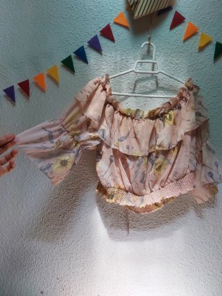 Blusa floral volantes