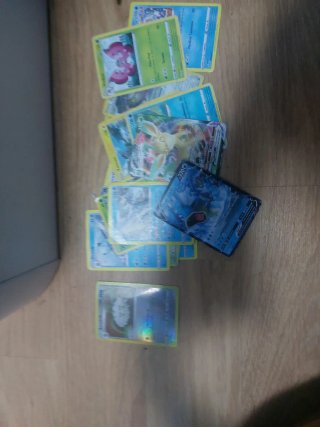 Lote 20 Carte Pokémon (o più) (Prezzo negoziabile)