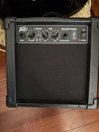 Pack Guitarra Academy Sunburst+Ampli Peavey+ cable