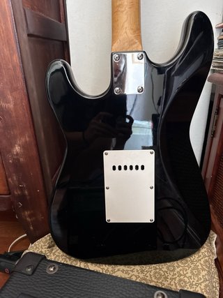 Pack Guitarra Academy Sunburst+Ampli Peavey+ cable
